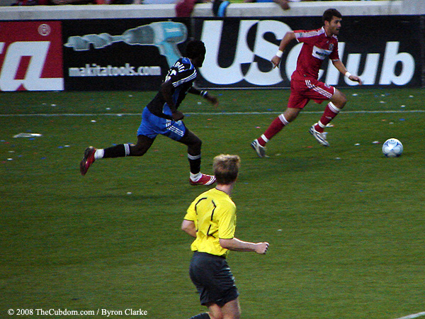 Gonzalo Segares dribbles past Kei Kamara